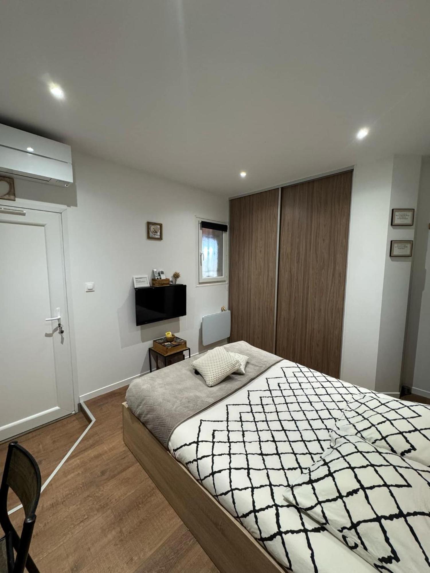 Chez Christian Et Valerie Apartment Rocbaron ภายนอก รูปภาพ